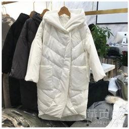 国产羽绒服试穿视频,保暖舒适，时尚潮流一网打尽