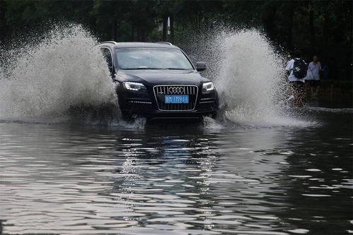 超大暴雨开车视频国产车