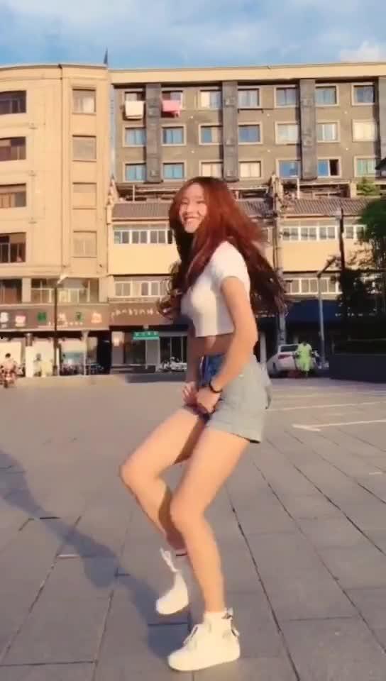 国产魔性舞蹈教学视频,轻松学会！国产舞蹈教学视频带你舞动青春